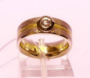 Suzadetuviu ziedas Nr.65 (is platinos ir geltono aukso, su briliantu)