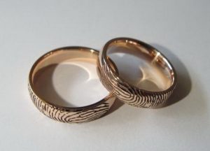 Vestuviniai ziedai Nr.6 (is raudono aukso su pirstu antspaudais)