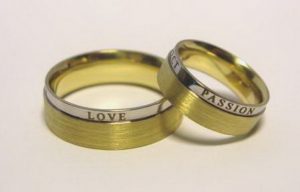 Vestuviniai ziedai Nr.73 (is geltono ir balto aukso, su uzrasais)