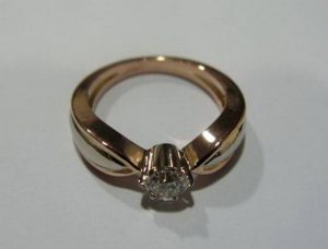 Suzadetuviu ziedas Nr.7 (is raudono ir balto aukso, su briliantu)