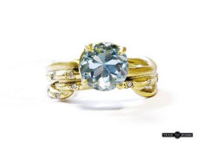 Suzadetuviu ziedas Nr.82 (is geltono aukso, su akvamarinu ir briliantais)