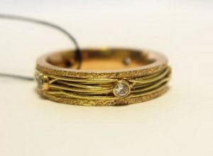 Vestuviniai ziedai Nr.86 (is geltono aukso, puosti brangakmeniais)