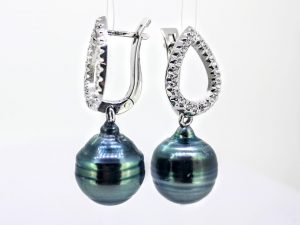 Auskarai Nr.135 (su juodais perlais, is aukso)